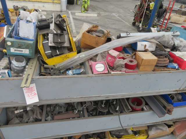 Cart full of items, Lot - MISCELLANEOUS
