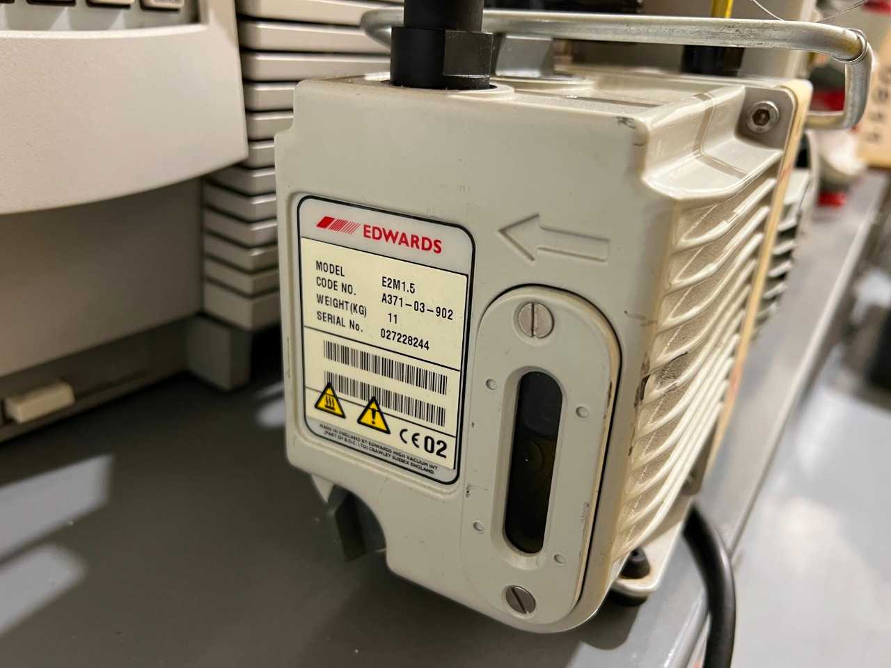 EDWARDS E2M1.5 VACUUM PUMP - VACUUM PUMP
