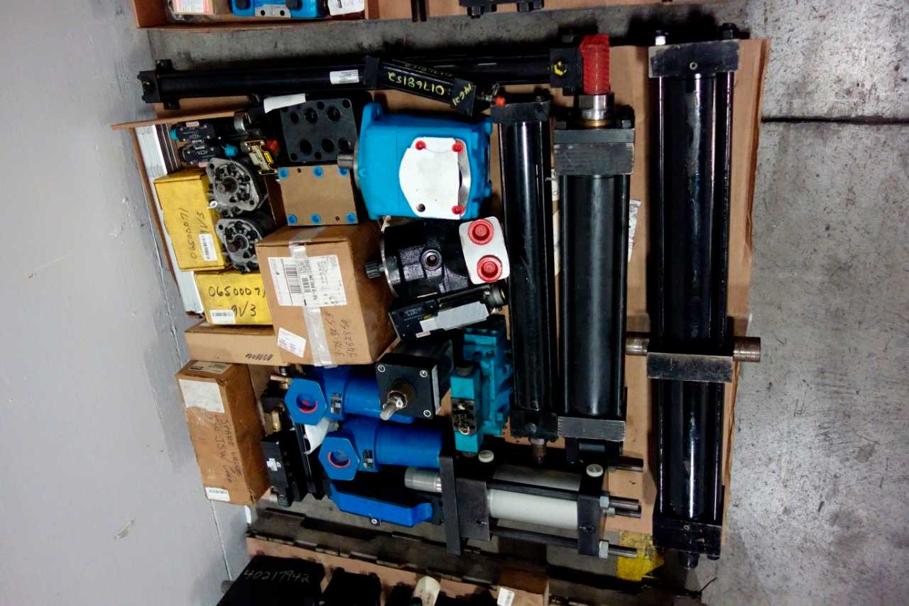 3 PALLETS OF ASSORTED HYDRAULIC AND PNEUMATIC PARTS AND ACCESSORIES - PNEUMATIC POWER TOOL