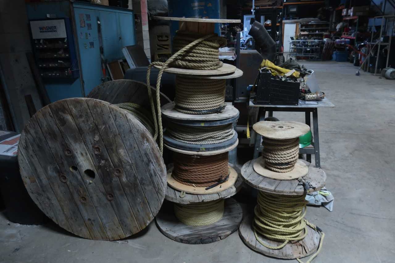 LOT OF 8 ASSORTED SPOOLS OF ROPE - ELECTRICAL COMPONENTS