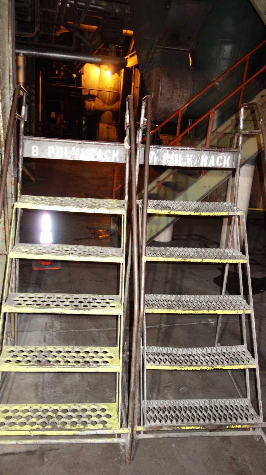 LOT OF 3 ASSORTED STEP LADDERS - MATERIAL HANDLING