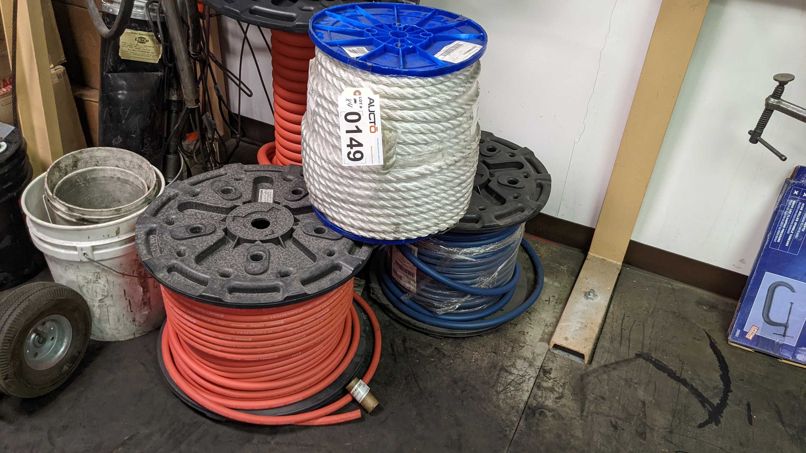 LOT OF HOSE AND ROPE - INDUSTRIAL PARTS LOT OF HOSE AND ROPE - INDUSTRIAL PARTS