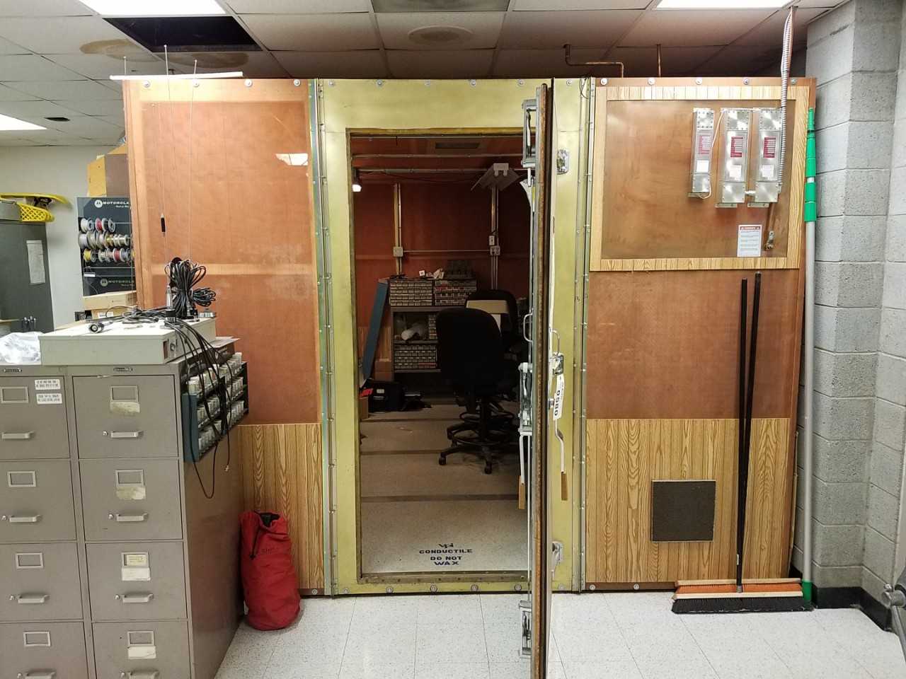 RF shielded enclosure, 10' width 8' height 13.5' length - INDUSTRIAL PARTS RF shielded enclosure, 10' width 8' height 13.5' length - INDUSTRIAL PARTS