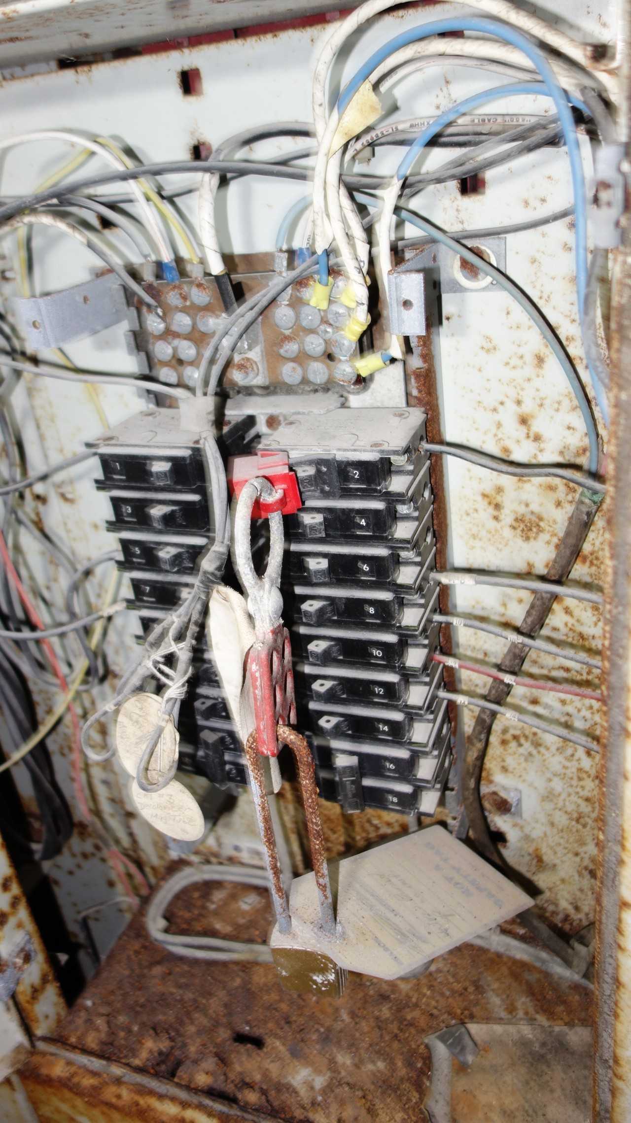 4X SECTIONS OF WESTINGHOUSE MCC W/ SIZE 3, 4 STARTERS - MOTOR CONTROL CENTERS
