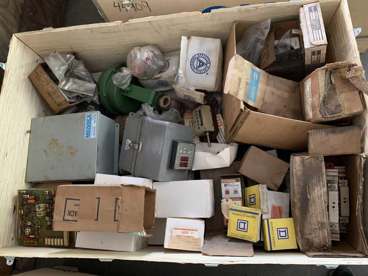 CRATE OF ELECTRICAL AUTOMATION EQUIPMENT PARTS SQUARE D ETC. - ELECTRICAL PARTS