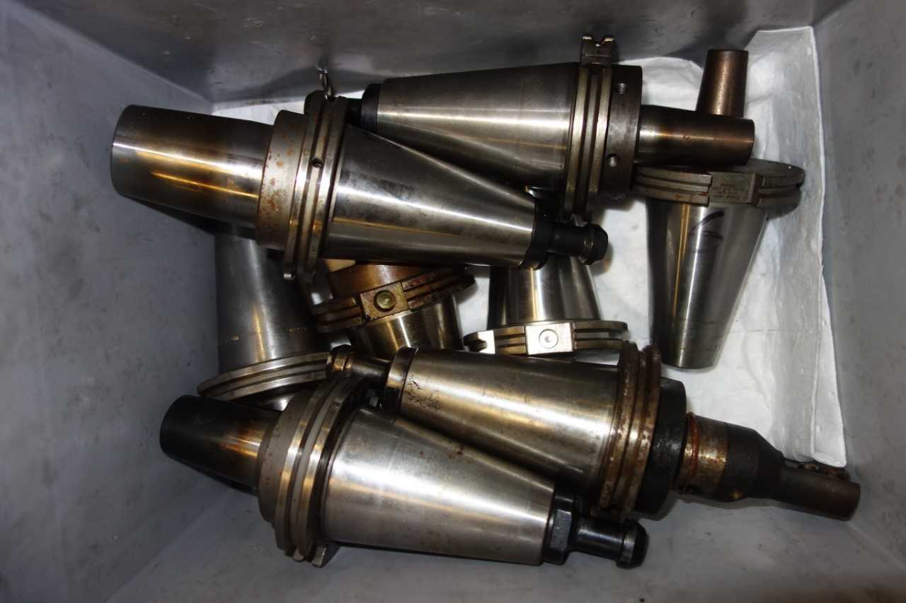 LOT OF ASSORTED CAT 50 TOOL HOLDERS - MACHINING ACCESSORIES & TOOLING