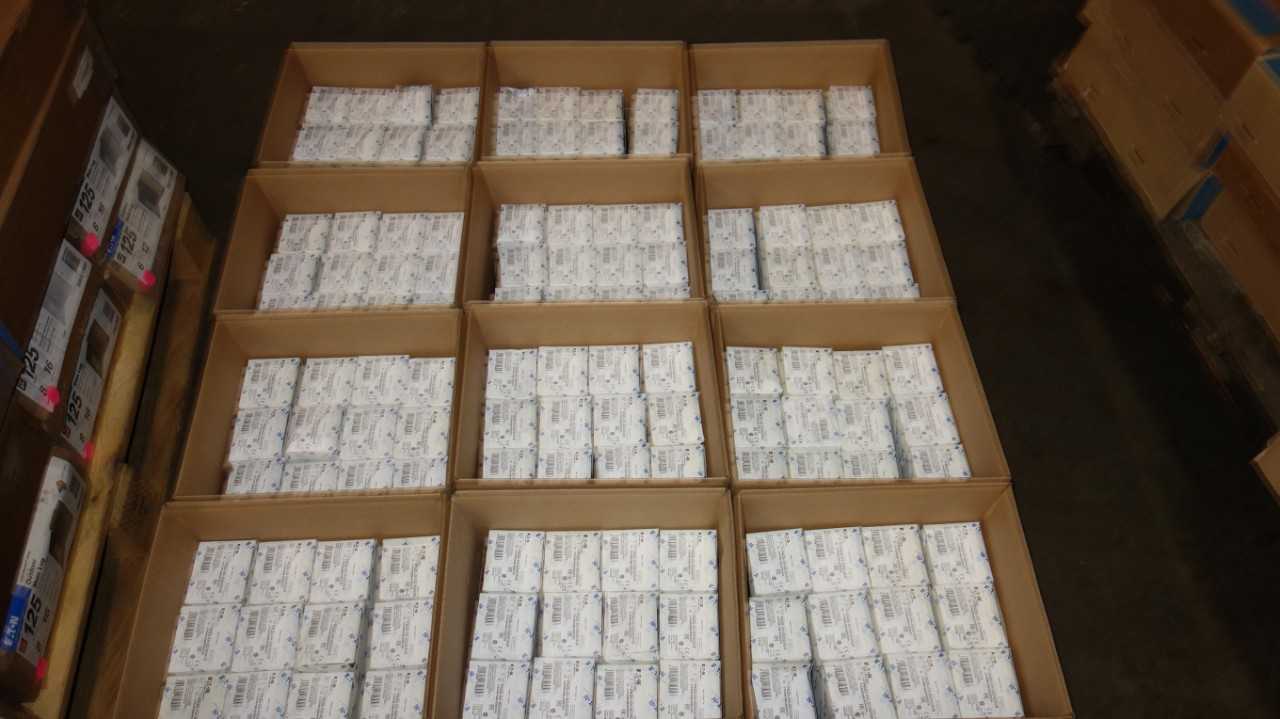 1 PALLET OF EATON PKZ0-XH-SOND539 DOOR COUPLING SWITCHES - TOOL STORAGE