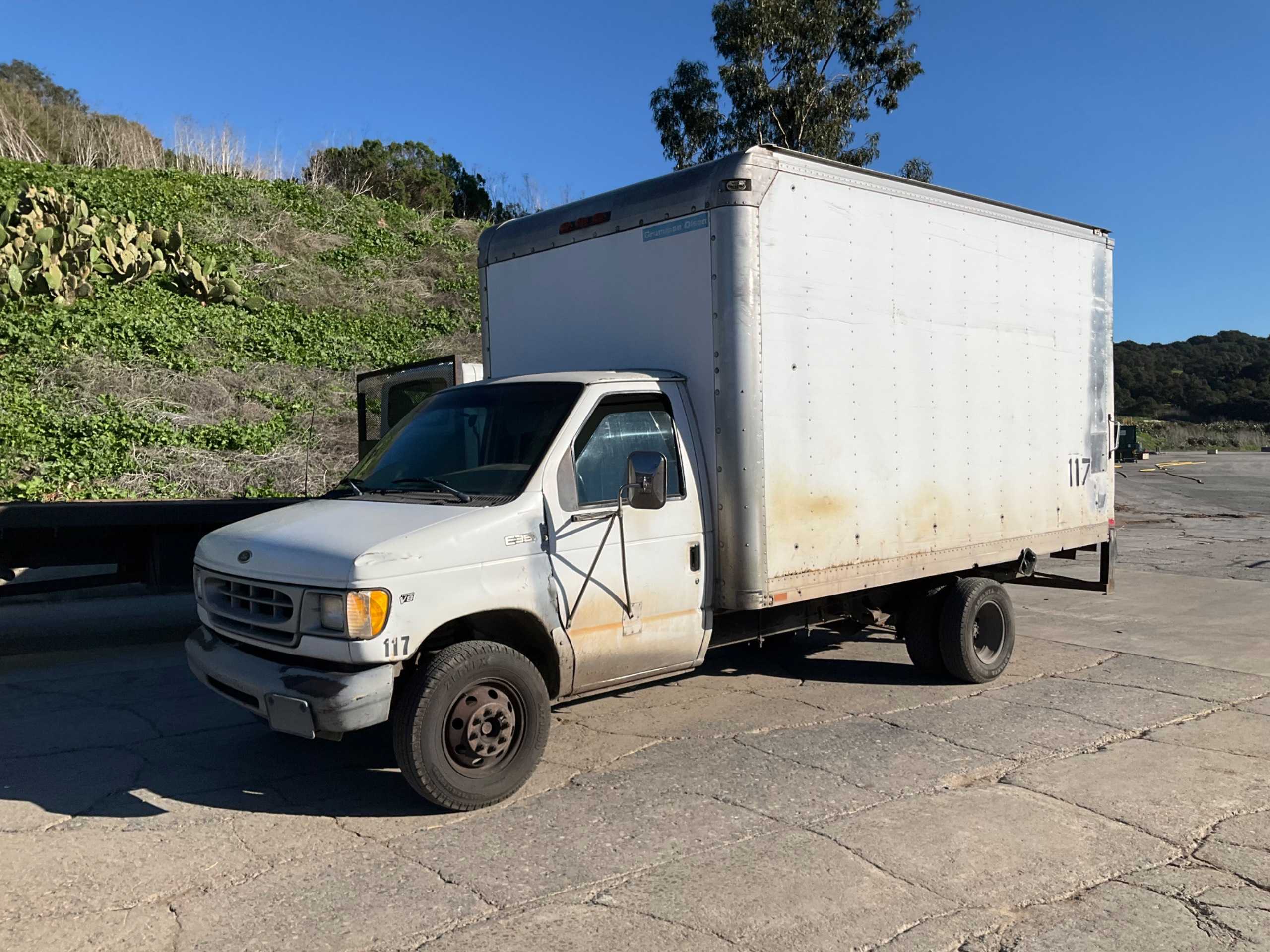 1994 FORD E-350 STRAIGHT CARGO TRUCK