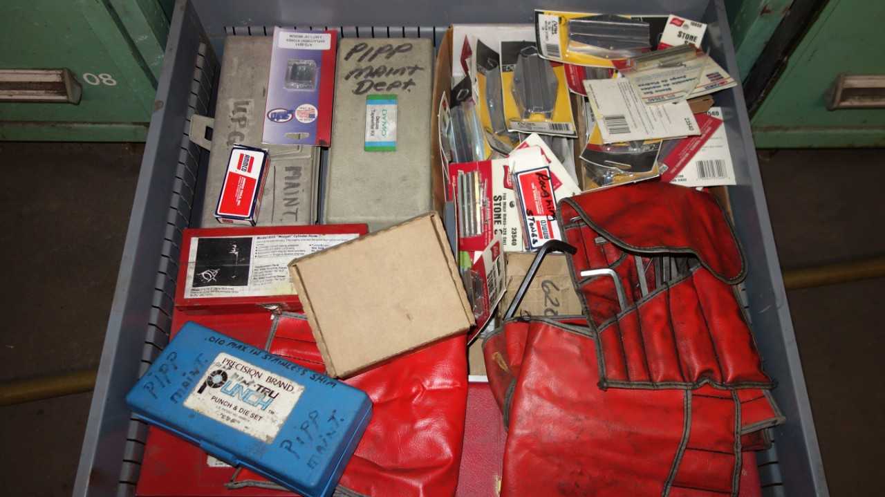 CONTENTS OF STANLEY VIDMAR TOOLBOX ASSORTED TOOLS - HAND TOOLS