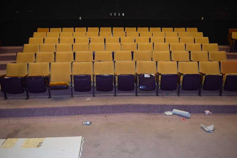 LOT OF THEATRE STYLE FOLDING CHAIRS - MISCELLANEOUS