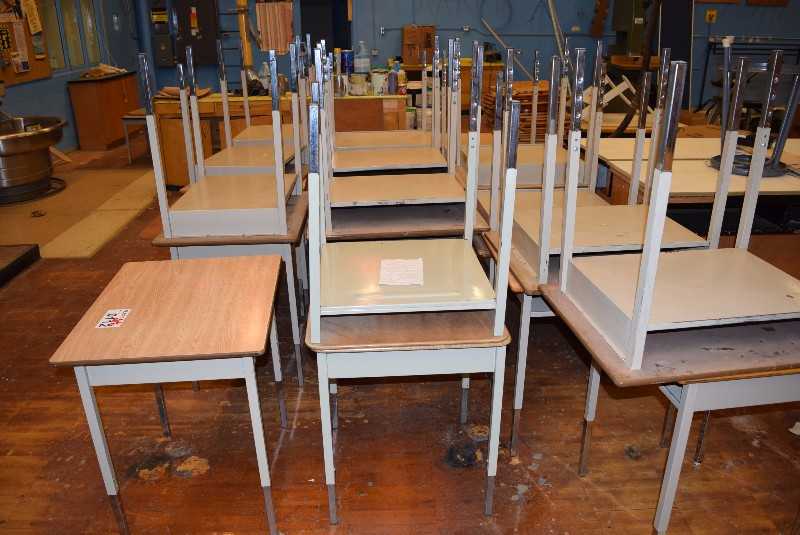 LOT OF STUDENT DESK - MISCELLANEOUS