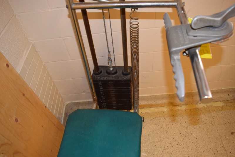 LOT OF UNIVERSAL WEIGHT MACHINE - MISCELLANEOUS