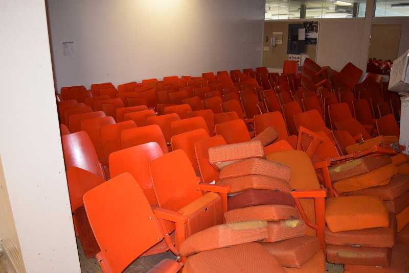 LOT OF MOVIE THEATRE FOLDING CHAIRS - MISCELLANEOUS