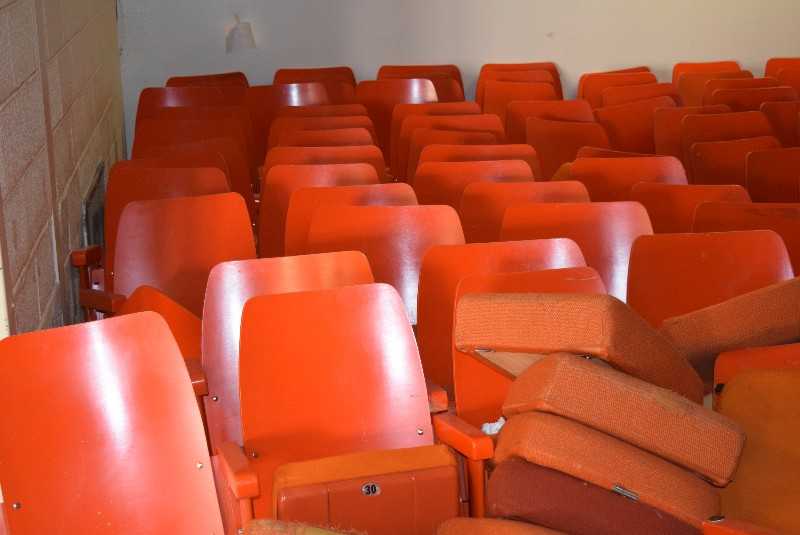 LOT OF MOVIE THEATRE FOLDING CHAIRS - MISCELLANEOUS