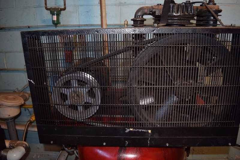 COLEMAN POWERMATE SANBORN 80 GALLONS AIR COMPRESSOR - MISCELLANEOUS