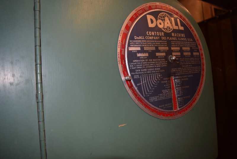 DoALL CONTOUR VERTICAL MACHINE BAND SAW - MISCELLANEOUS