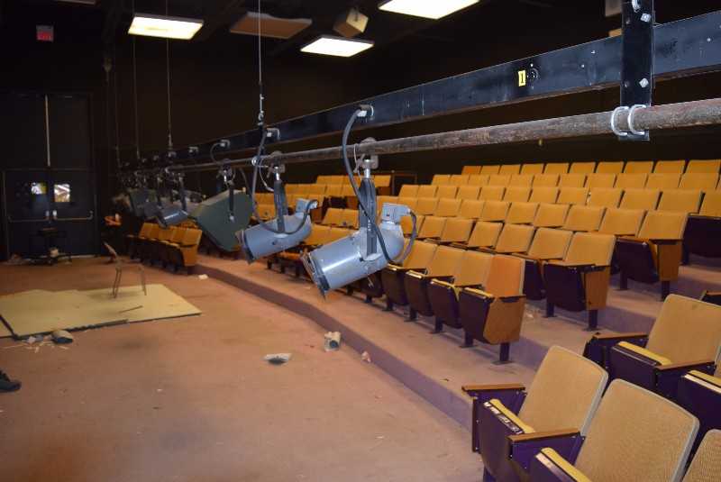 LOT OF THEATRICAL LIGHTS - MISCELLANEOUS