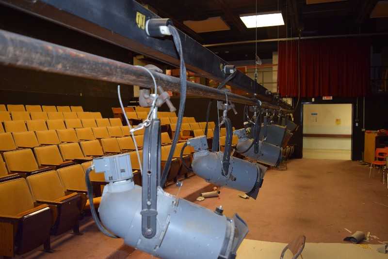 LOT OF THEATRICAL LIGHTS - MISCELLANEOUS