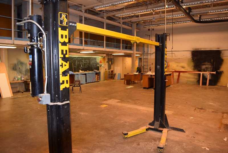 WHEELTRONIC BEAR AUTOMOTIVE HOIST - MISCELLANEOUS