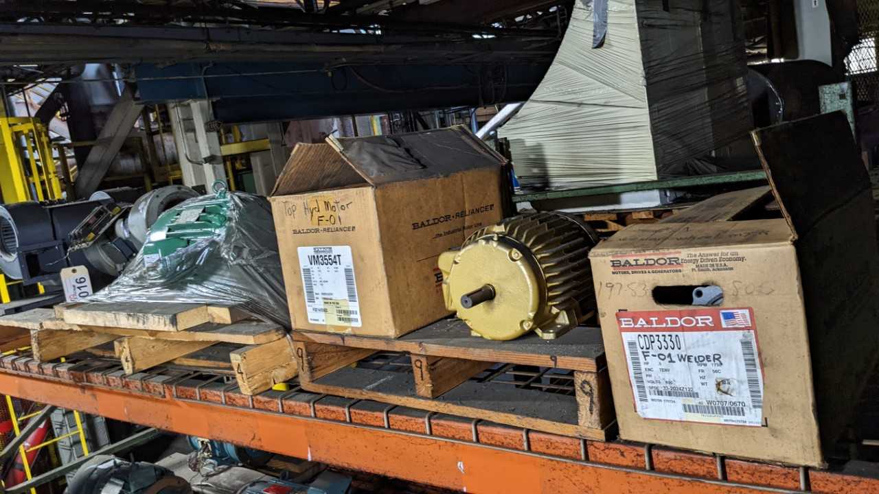 Lot of 3 pallets of motors and blowers - ELECTRIC MOTORS Lot of 3 pallets of motors and blowers - ELECTRIC MOTORS