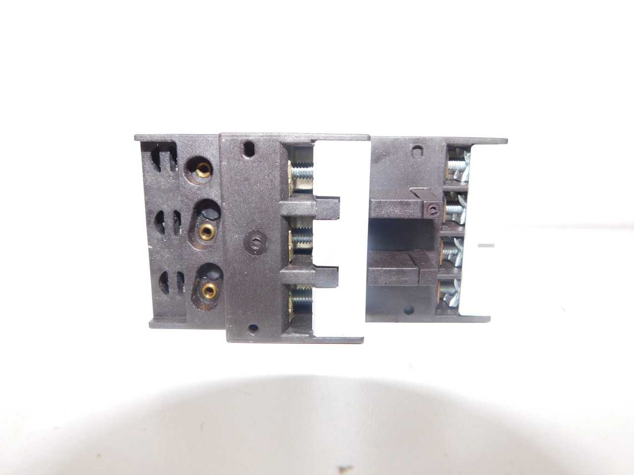 Quantity of 29x XTOB032CC1 Relays - ELECTRICAL COMPONENTS
