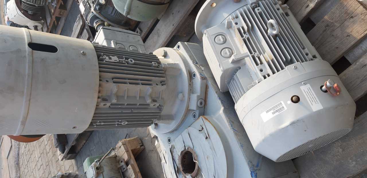 1 pallet of new and used Siemens electrical motors - ELECTRIC MOTORS 1 pallet of new and used Siemens electrical motors - ELECTRIC MOTORS