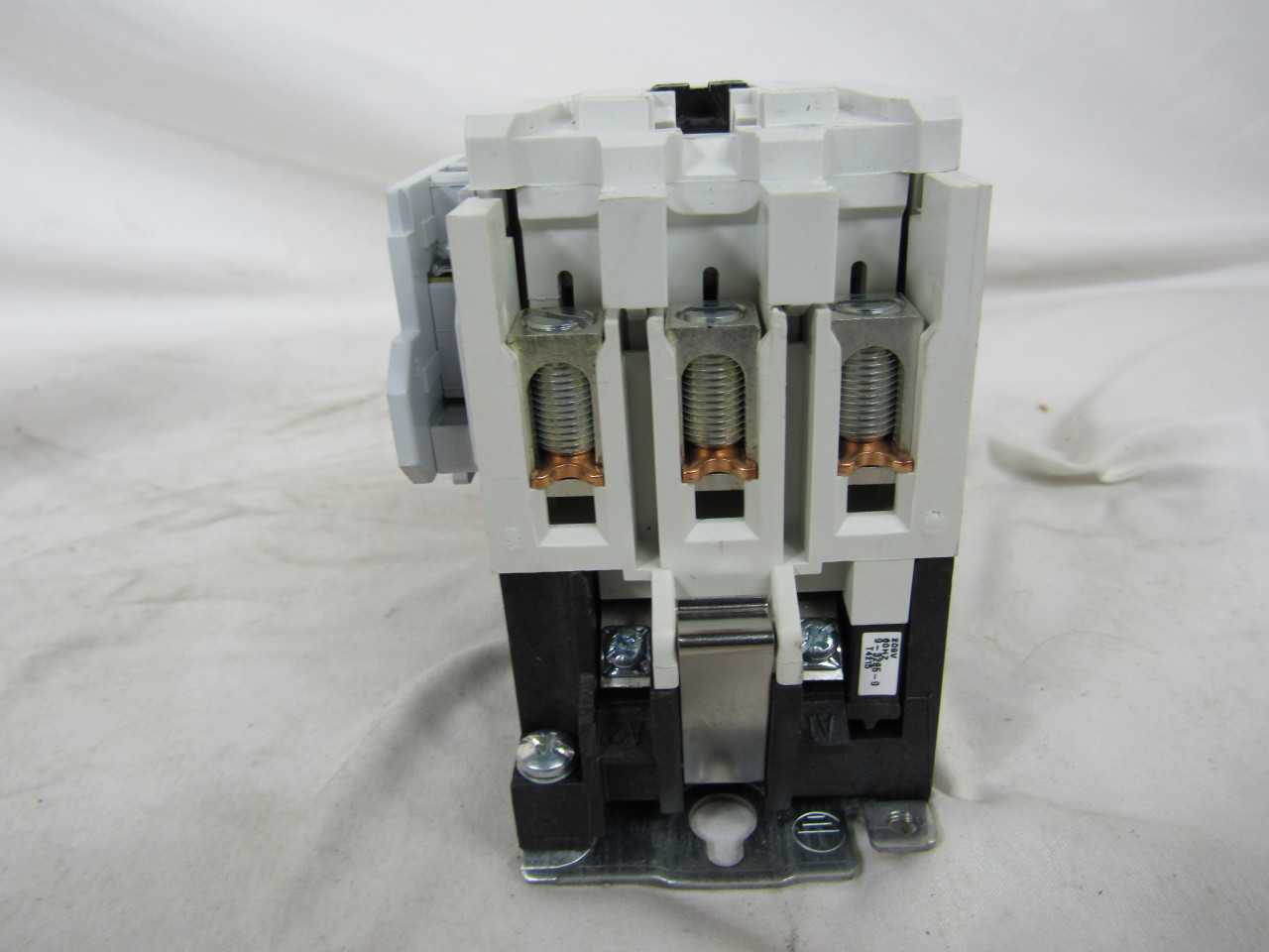 Quantity of 2 New Surplus Eaton CN35GN3EB Lighting Contactor Open 3P 60A 208V 1NO - CONTACTORS