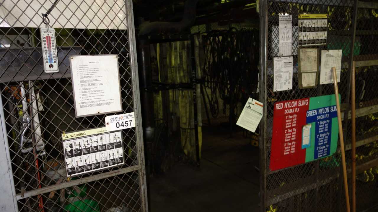 LOTS 450 TO 456 - CONTENTS OF CRIB CONTAINING MANUAL CHAIN HOISTS AND SLINGS - LIFTING EQUIPMENT