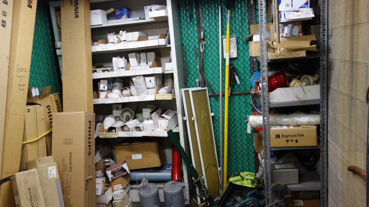 CONTENTS OF ROOM, ASSORTED ELECTRICAL MRO, LIGHTING - ELECTRICAL COMPONENTS