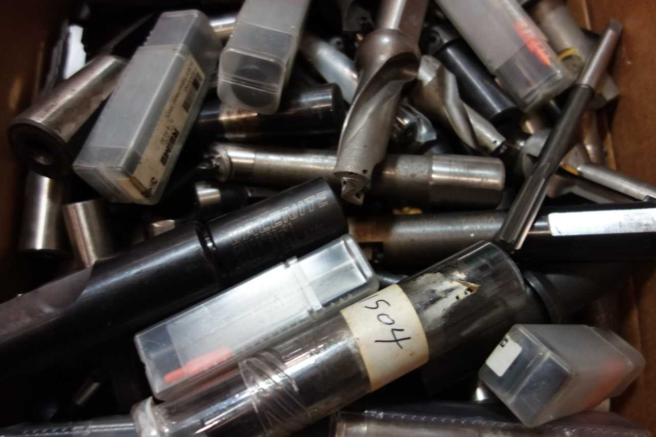 LOT OF ASSORTED BORING BARS, DOVETAIL CUTTERS, CARBIDE TIPPED END MILLS - SANDVIK, VALENITE - MACHINING ACCESSORIES & TOOLING