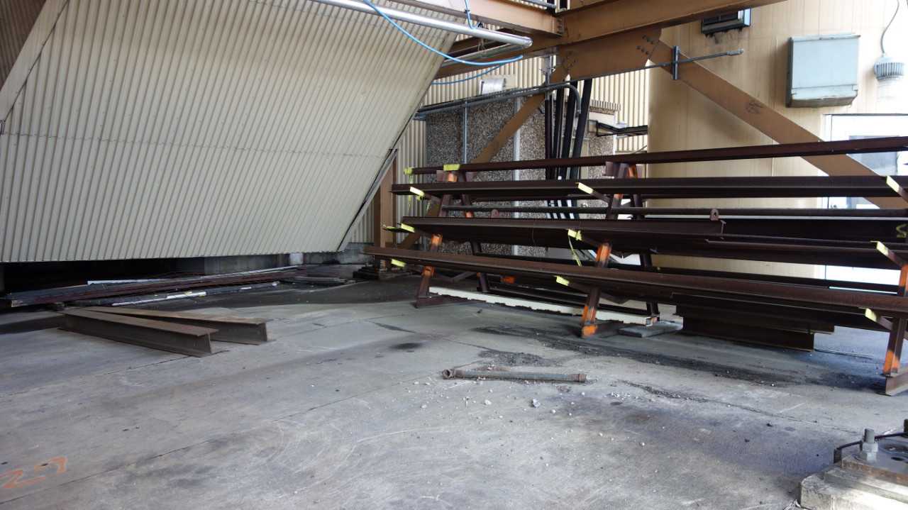 ASSORTED FLAT AND ROUND STEEL STOCK WITH RACKING - PALLET RACKING