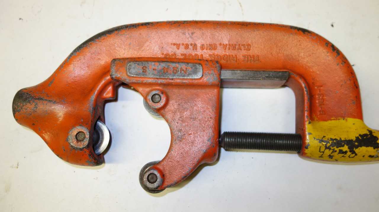 RIDGID 4-S 2IN - 4IN PIPE CUTTER - HAND TOOLS