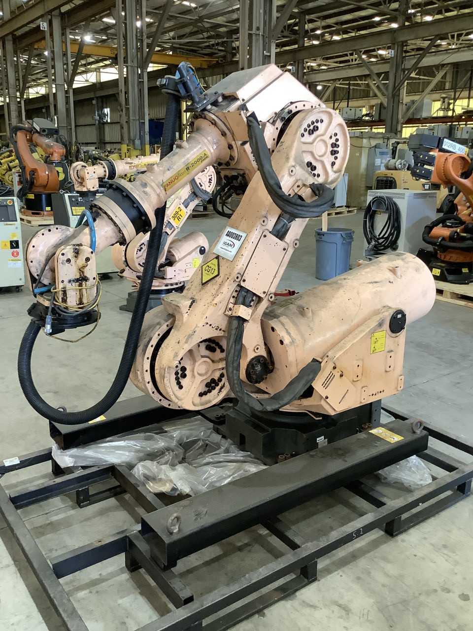 Lot of 1 Fanuc Arcmate R2000iA 200R (No guarantee operational) - INDUSTRIAL ROBOTS