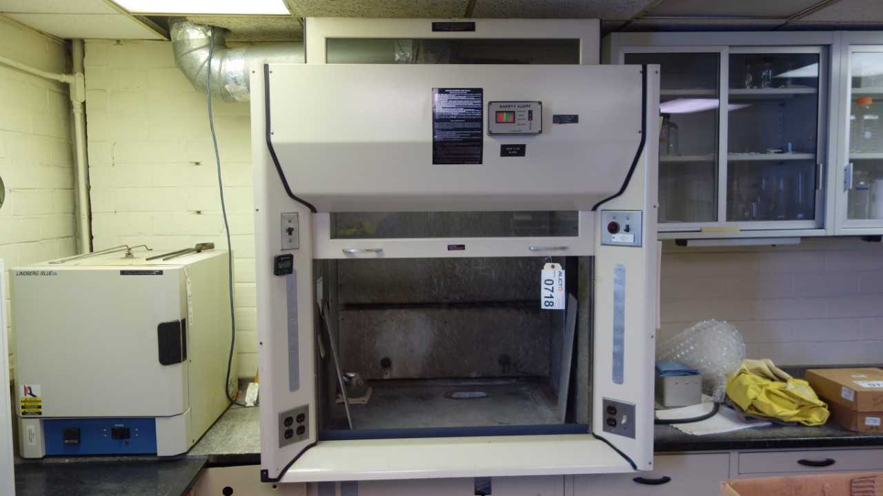 KEM-PONENT SCIENTIFIC LAB FUME HOOD - LAB & SCIENTIFIC