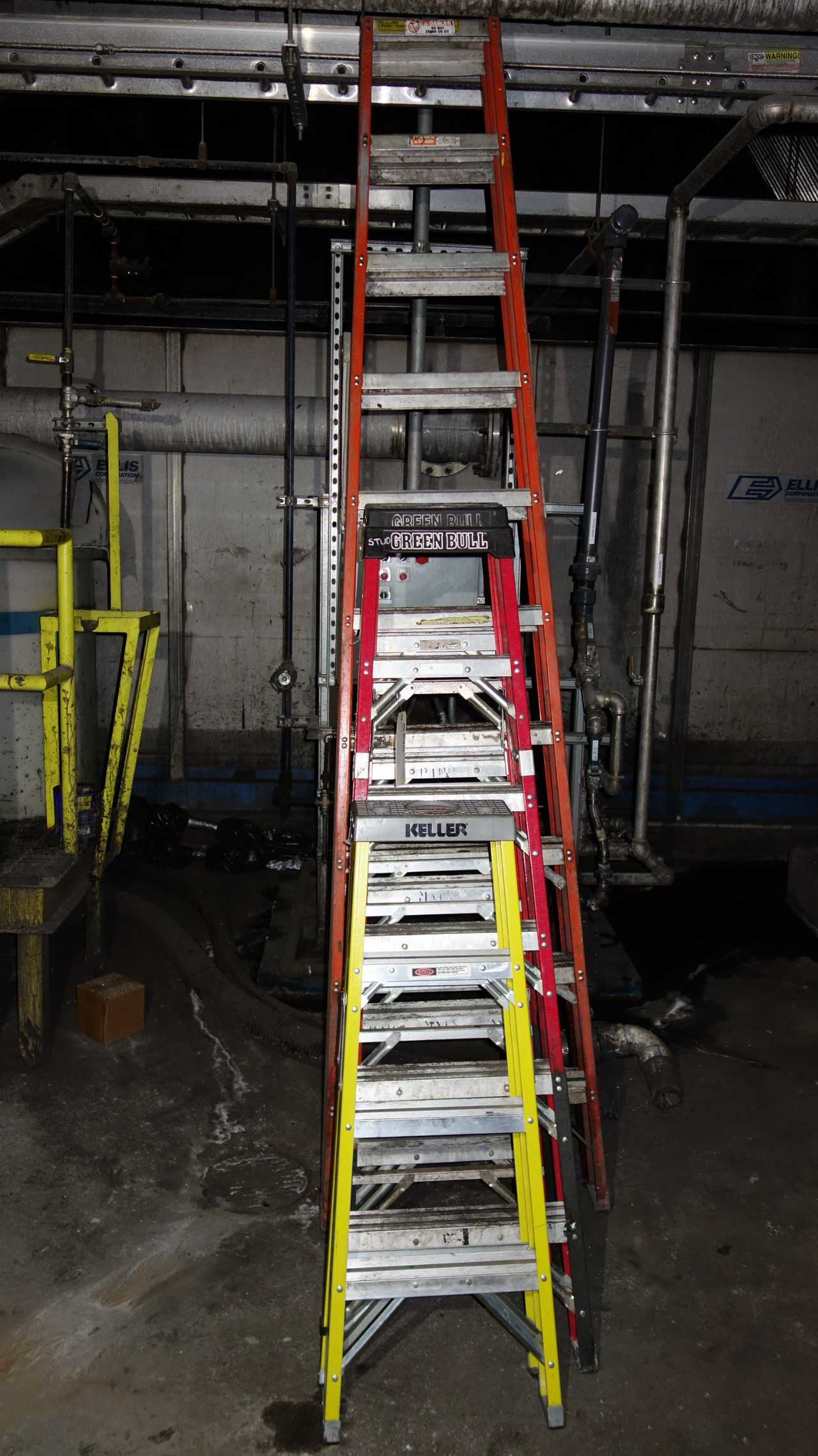 LOT OF 4 FIBERGLASS LADDERS - MISCELLANEOUS
