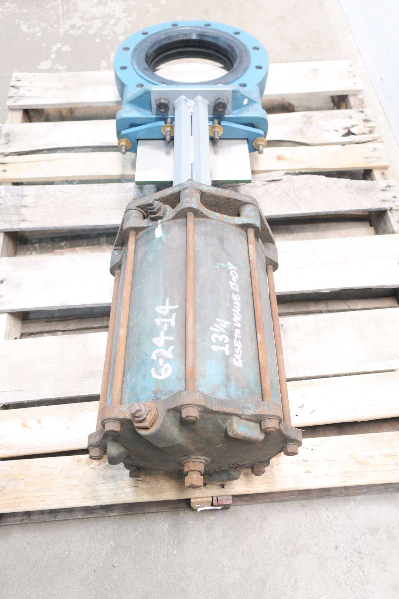 DEZURIK PNEUMATIC IRON FLANGED 10IN KNIFE GATE VALVE - KNIFE GATE VALVE