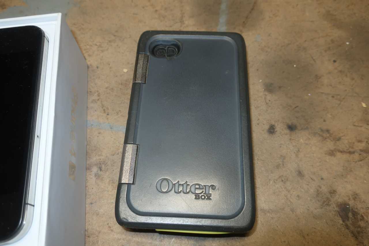 APPLE IPHONE 4S MODEL: A1387 W/ OTTERBOX CASE - TELECOMMUNICATION