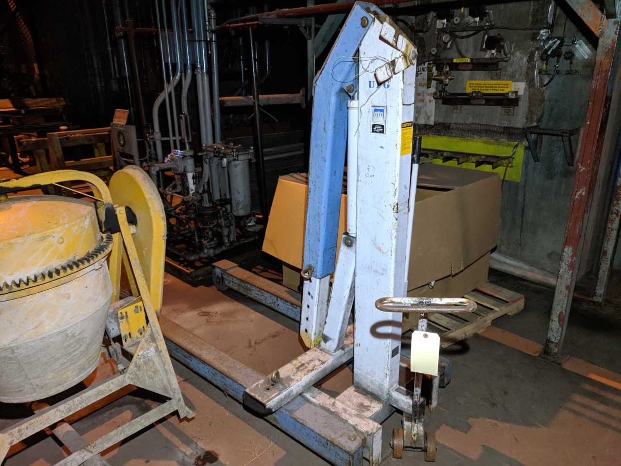 OTC 1810 MODEL A HYDRAULIC BOOM LIFT 4000LB - FORKLIFTS