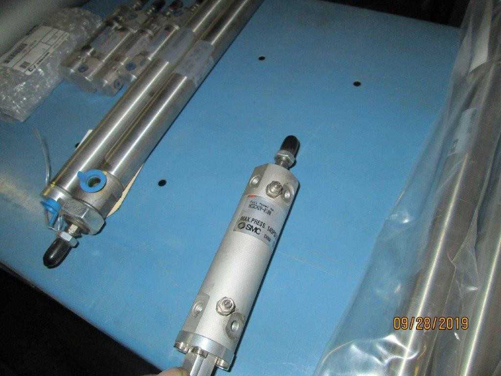 LOT OF ASSORTED PNEUMATICS - PNEUMATIC PARTS