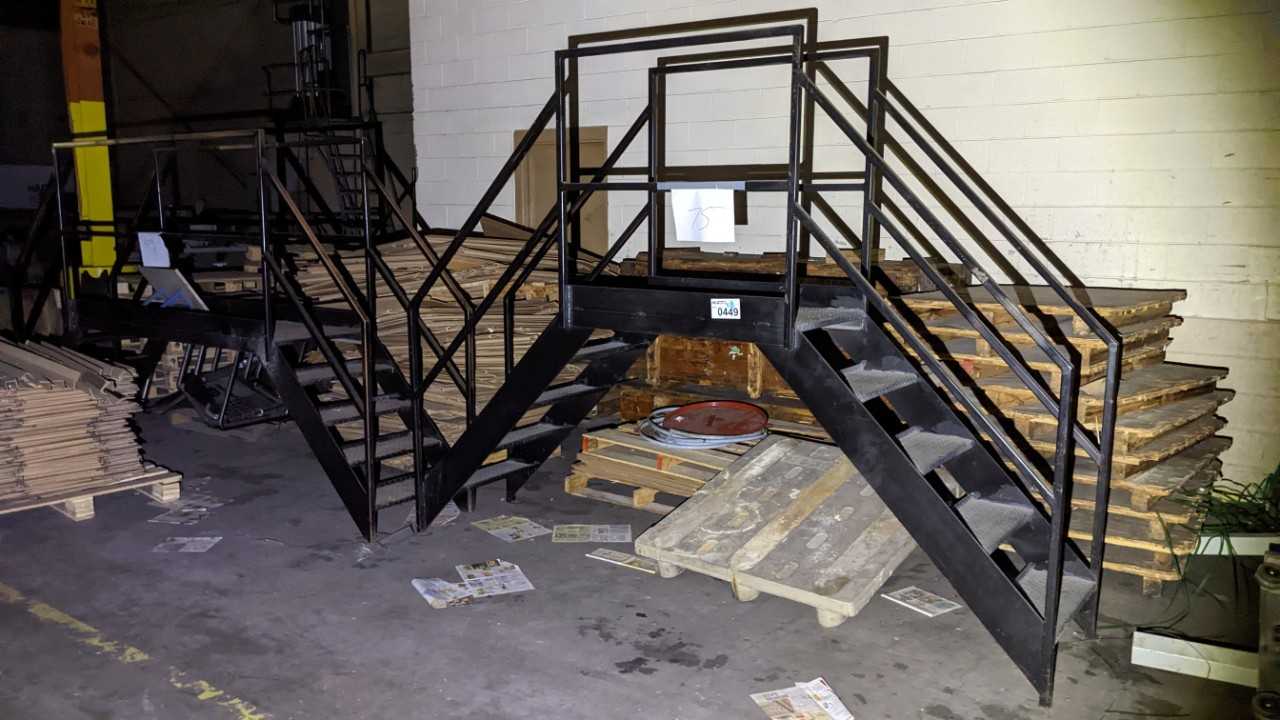 LOT OF 8 STEP PLATFORM - MATERIAL HANDLING
