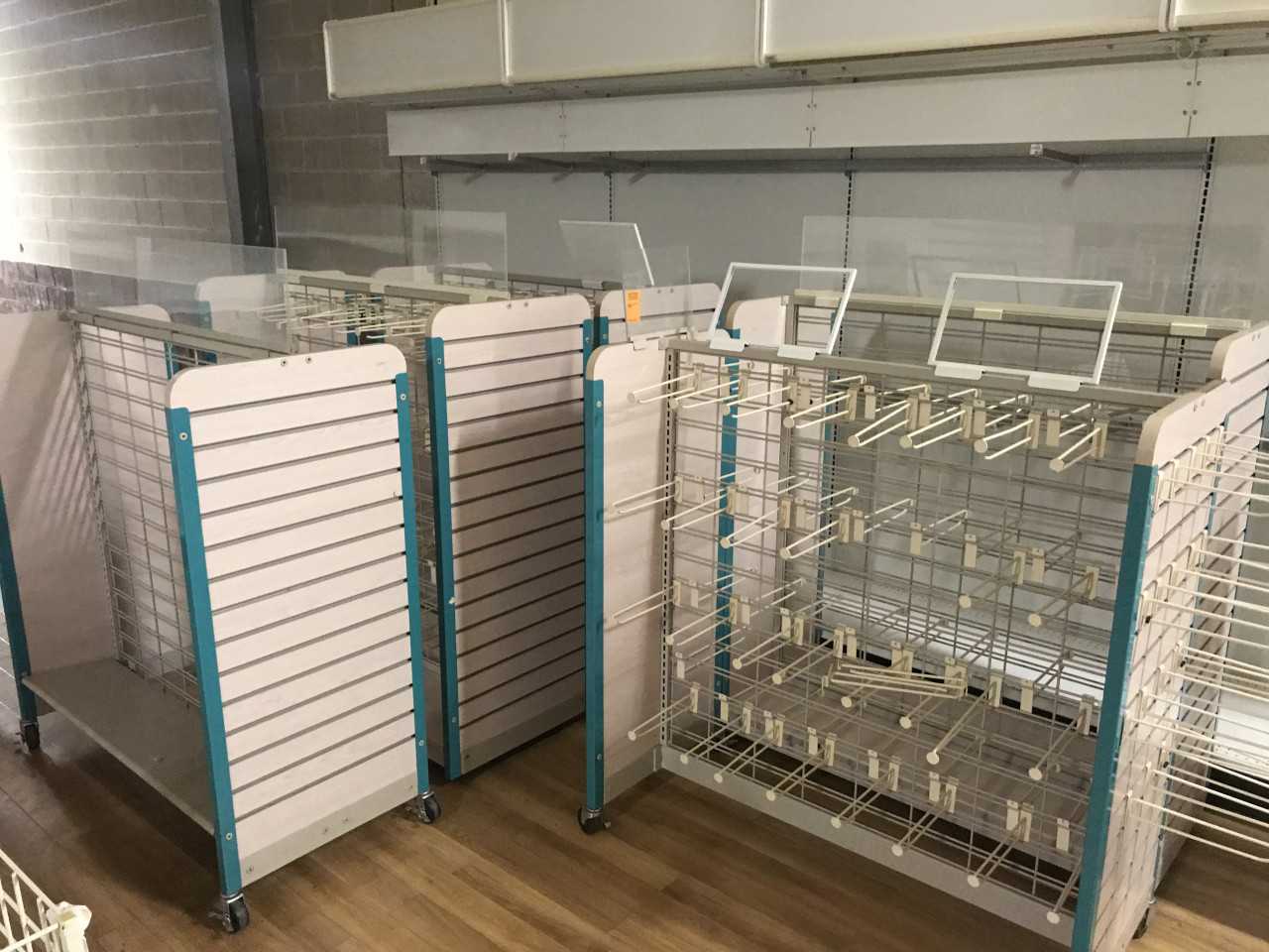 LOT OF 5 SQUARE DISPLAY'S ON CASTERS - PACKAGING