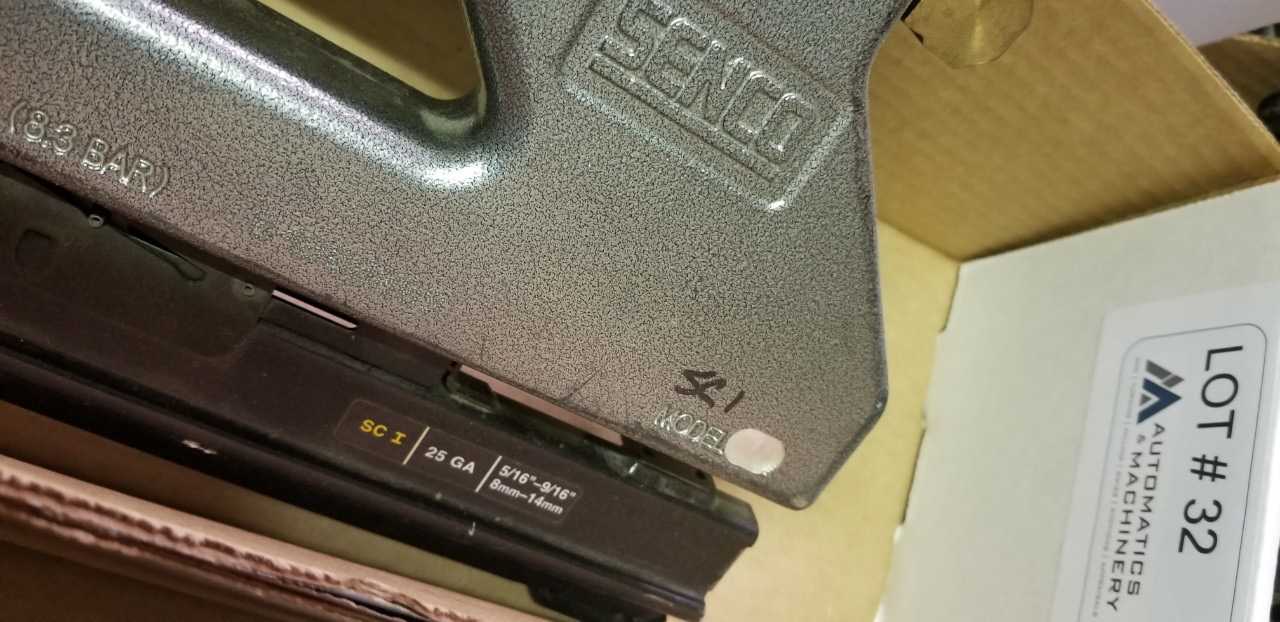 Staple Gun - PNEUMATIC POWER TOOL
