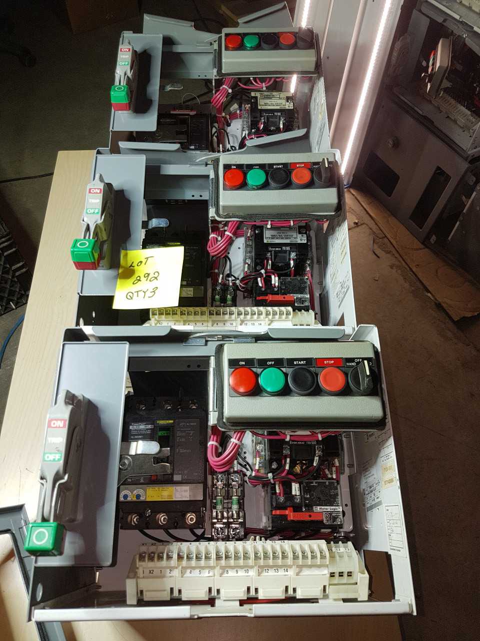 SQD MODEL 6 MCC BUCKETS SIZE 1 STR 30A BREAKERS QTY 3 - CIRCUIT BREAKERS