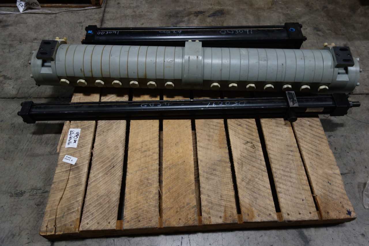 PALLET OF HYDRAULIC REPLACEMENT PARTS - VALVES