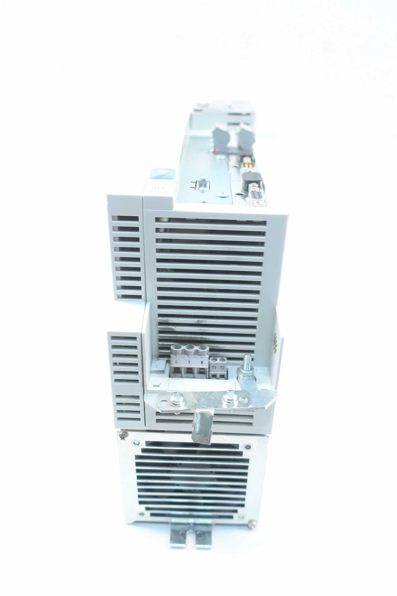LENZE EVS9324-EKV004 PROFIBUS-DP 400/480V-AC 0-480HZ 0-480V-AC 5.8KVA AC VFD DRIVE - MOTOR DRIVES