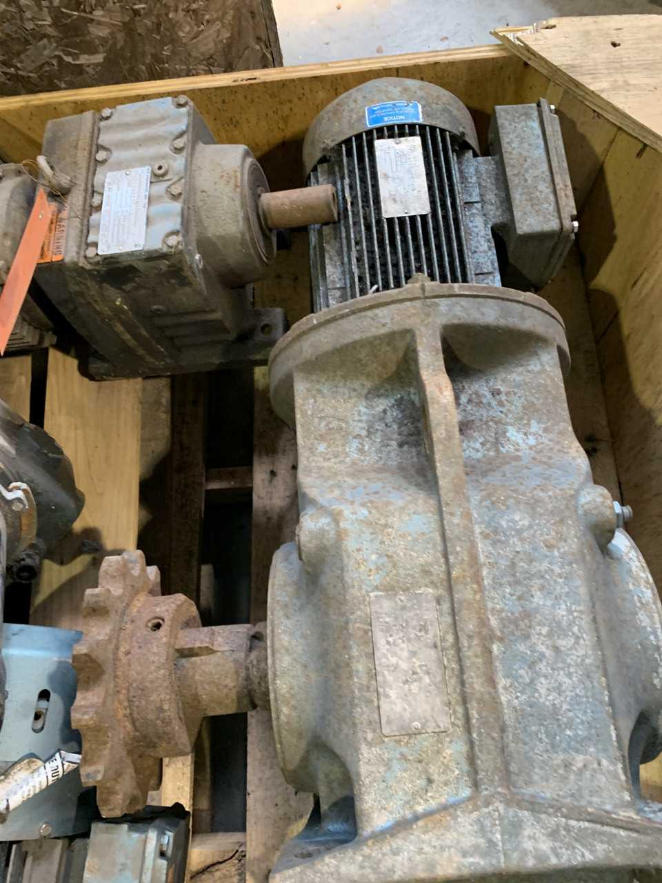 CRATE OF MOTORS AND GEAR REDUCERS SEW-EURODRIVE GEARMOTORS - GEAR REDUCERS