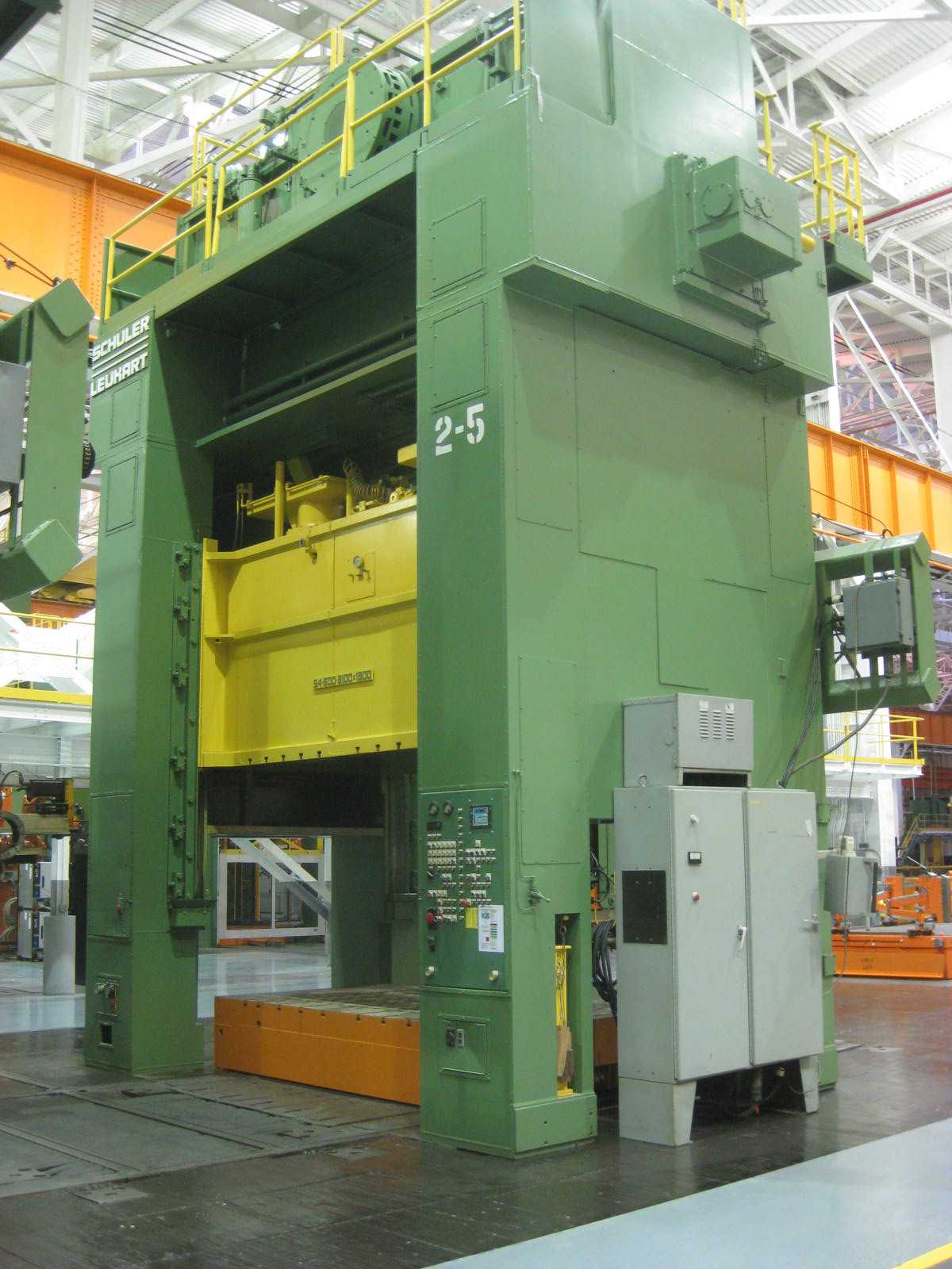 600 ton Schuler Press 2-5 - PRESSES