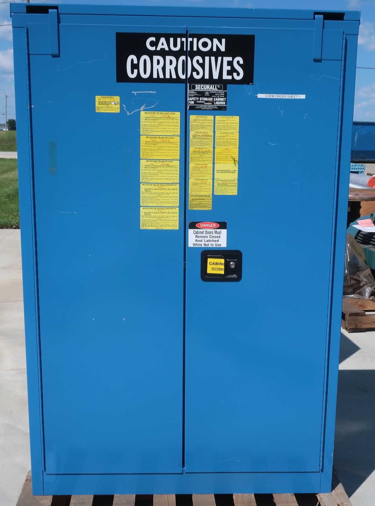 LOT OF 2 CHEMICAL CABINETS - SAFETY EQUIPMENT