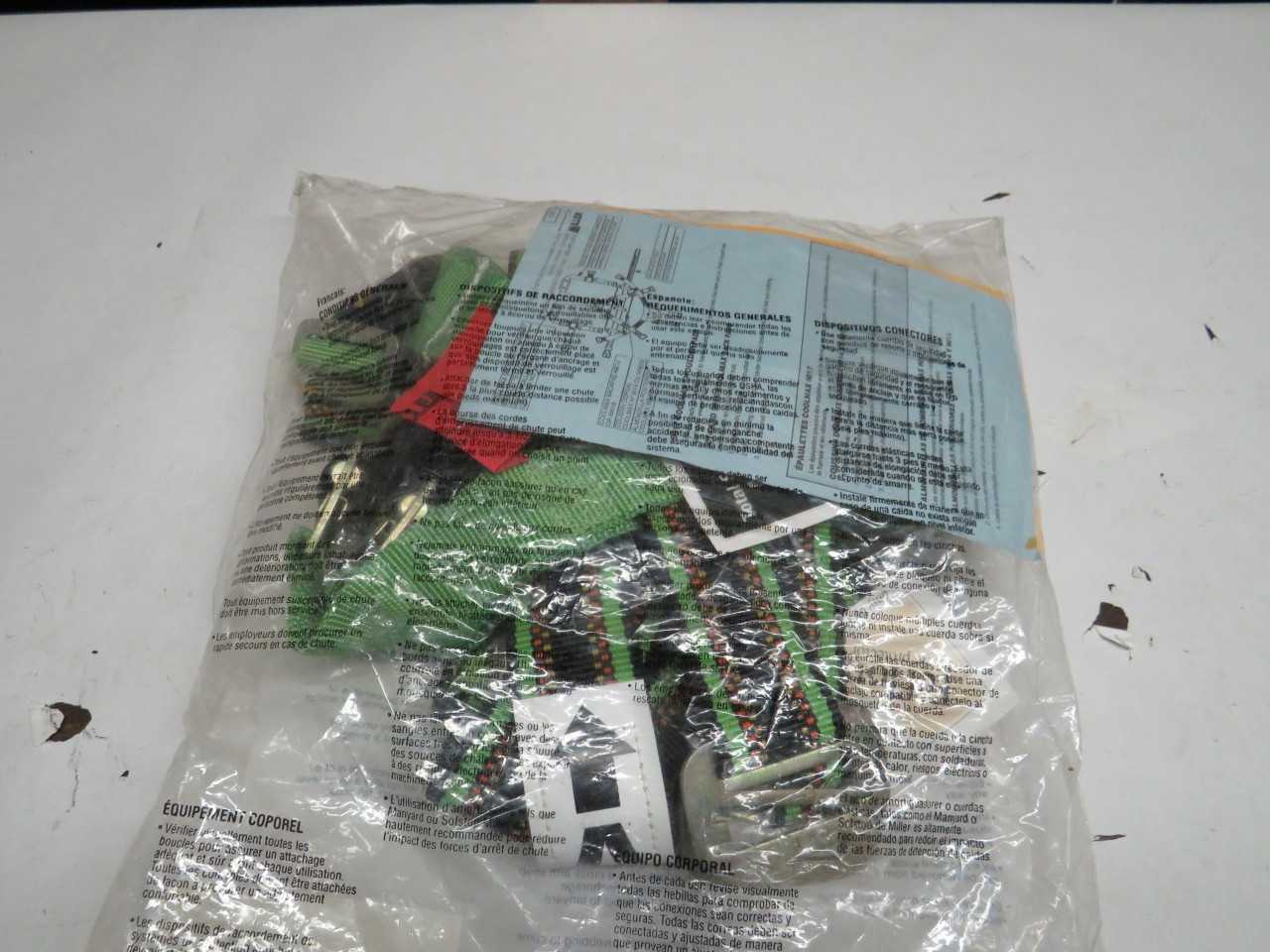 LOT OF 4 MILLER 2X E8095, 2X E650/UGNC FULL BODY HARNESS - SAFETY SWITCH