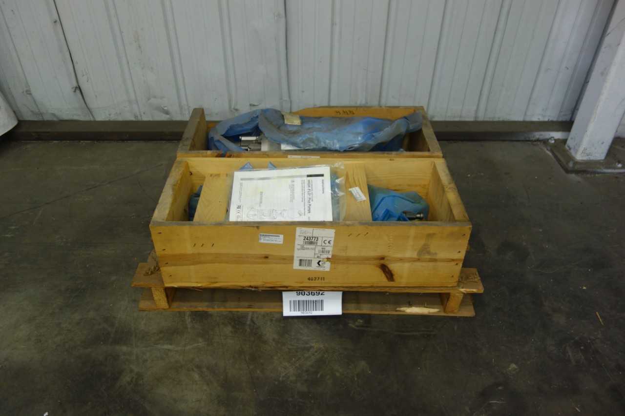 LOT OF 2 GRACO STAINLESS STEEL 243 733 HIGH-FLO HYDRAULIC PUMPS - ELECTRIC POWER TOOLS